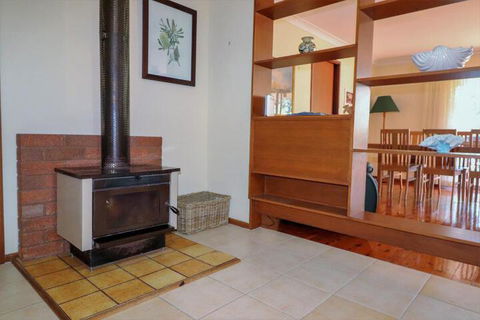 Wemberley Lakehouse - Kingaroy Accommodation 5