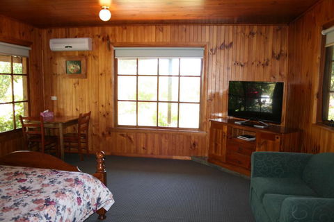 Gaol House Cottages - Kingaroy Accommodation 3