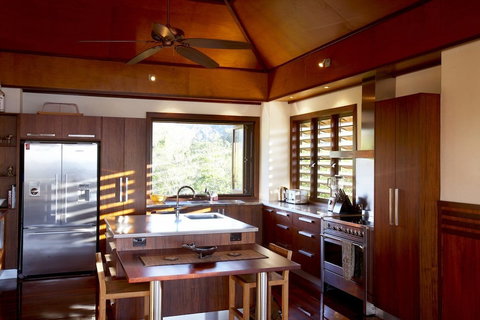 Lotus House - Kingaroy Accommodation 3