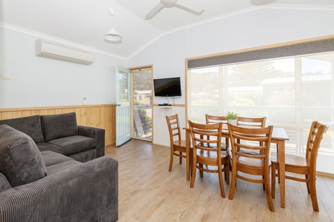 Holiday Haven Lake Tabourie - Kingaroy Accommodation 4