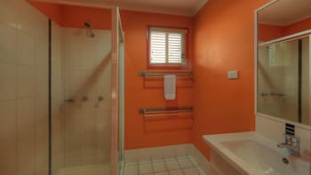 BIG4 Aussie Outback Oasis Holiday Park - Kingaroy Accommodation 1