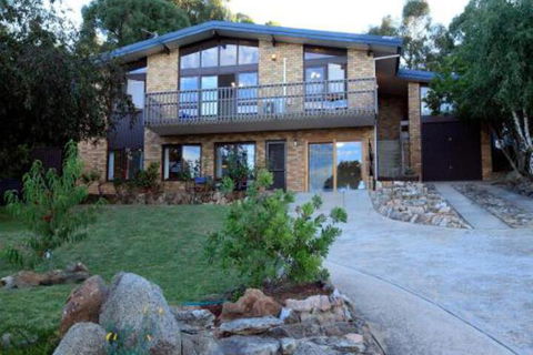 Alpine Apartment Great Location With Views Of Lake Jindabyne - Kingaroy Accommodation 0