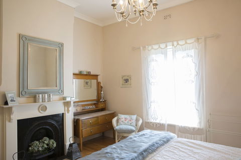 Azalea Cedar-Rose Villa - Kingaroy Accommodation 5