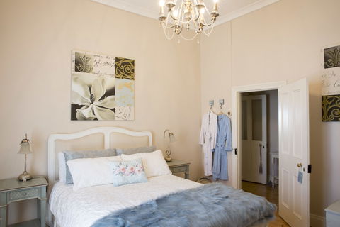 Azalea Cedar-Rose Villa - Kingaroy Accommodation 2