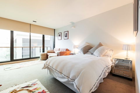 CELESTE, 1BDR East Melbourne Apartment - Kingaroy Accommodation 1