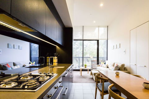 GEORGE, 1BDR North Melbourne Apartment - Kingaroy Accommodation 4