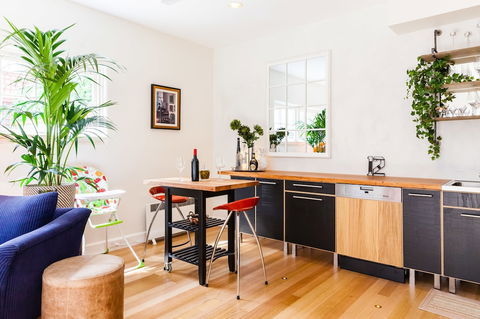 VERA, 1BDR South Melbourne Apartment - Kingaroy Accommodation 5