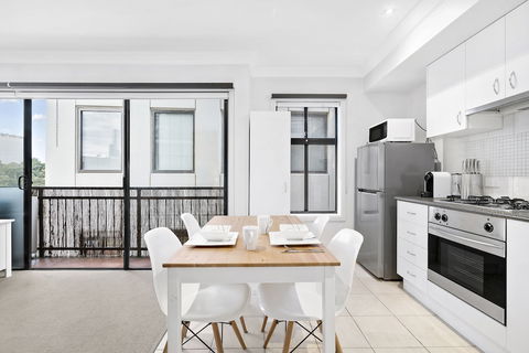 SIENNA, 1BDR South Melbourne Apartment - Kingaroy Accommodation 1