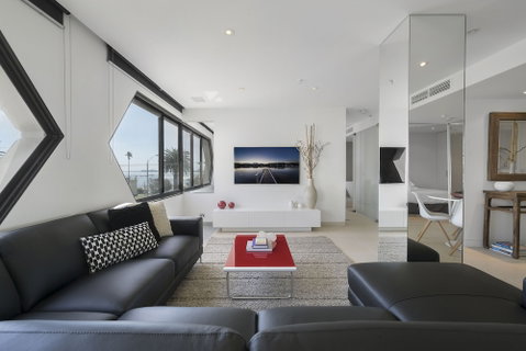 ELAINE, 2BDR St.Kilda Apartment - Kingaroy Accommodation 1