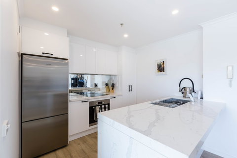 YUKI, 1BDR Melbourne Apartment - Kingaroy Accommodation 2