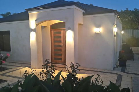 Lake Estate Stay - Kingaroy Accommodation 1