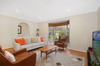 Cherry Lane - 3 Bedroom Brick Home - Kingaroy Accommodation 5