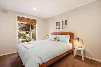 Cherry Lane - 3 Bedroom Brick Home - Kingaroy Accommodation 3