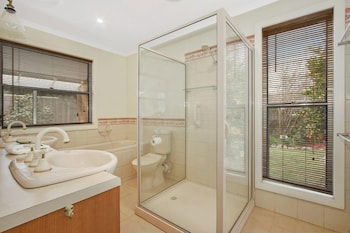 Cherry Lane - 3 Bedroom Brick Home - Kingaroy Accommodation 0