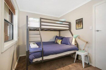 Cherry Lane - 3 Bedroom Brick Home - Kingaroy Accommodation 2