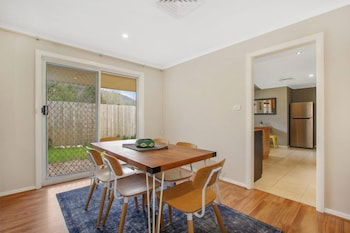 Cherry Lane - 3 Bedroom Brick Home - Kingaroy Accommodation 4