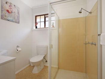 Cedar Cottage - Tudor Village - Kingaroy Accommodation 2