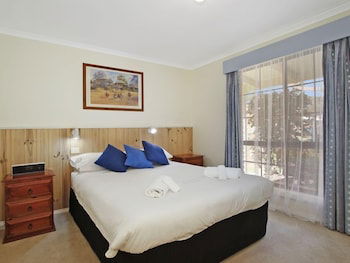 Cedar Cottage - Tudor Village - Kingaroy Accommodation 3