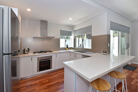Stylish Apartment Near Perth City 2210 - Kingaroy Accommodation 5