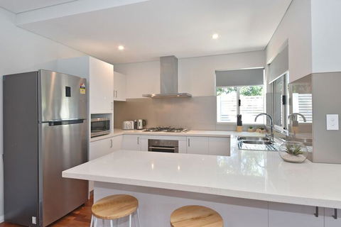Stylish Apartment Near Perth City 2210 - Kingaroy Accommodation 3