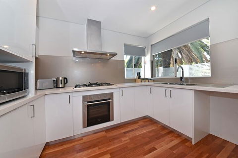 Stylish Apartment Near Perth City 2210 - Kingaroy Accommodation 6