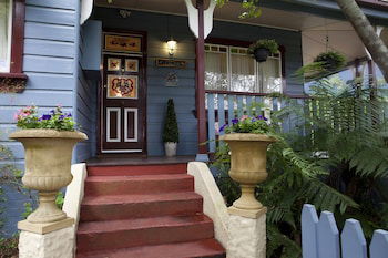 Leura Rose Cottage - Kingaroy Accommodation 3