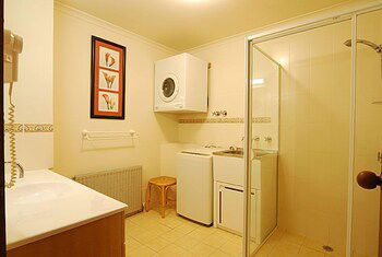 Lawlers 2 - Kingaroy Accommodation 0