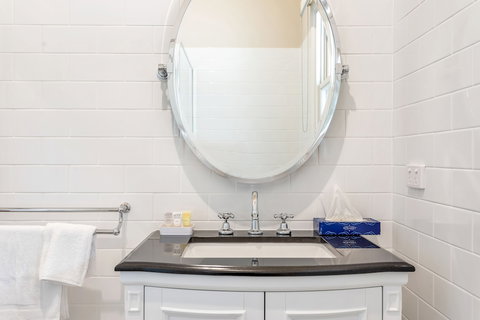 Grandview Accommodation - The Flaxley Apartments - Kingaroy Accommodation 0