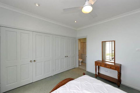 Cook St. 4 Salamander Bay - Kingaroy Accommodation 5