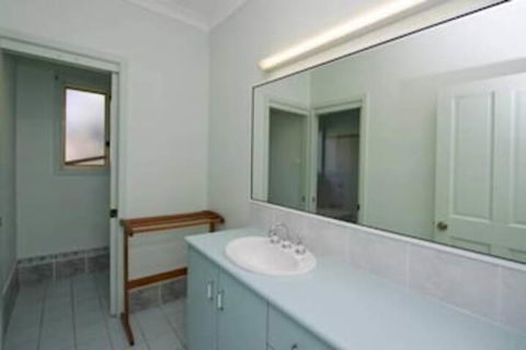 Cook St. 4 Salamander Bay - Kingaroy Accommodation 7