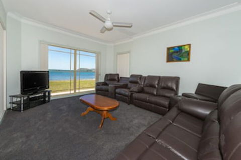 Cook St. 4 Salamander Bay - Kingaroy Accommodation 0