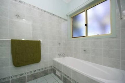Cook St. 4 Salamander Bay - Kingaroy Accommodation 3