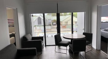 Quattro On Young - Kingaroy Accommodation 5