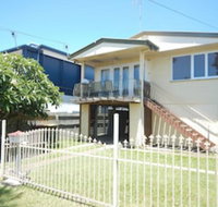 Spacious 2-Storey Home By The Bay Sleeps 12 - Kingaroy Accommodation
