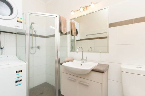 Cable Beach Apartments - Kingaroy Accommodation 7