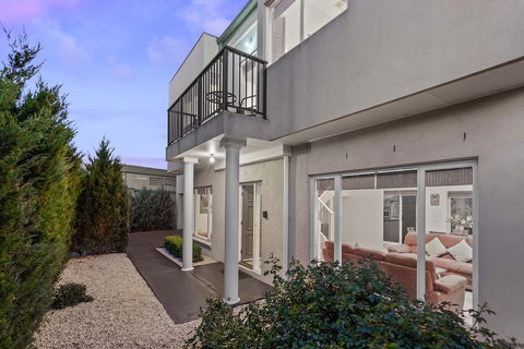 City Condo - Melbourne - Kingaroy Accommodation 1