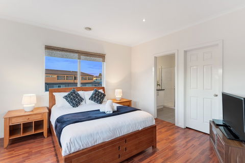 City Condo - Melbourne - Kingaroy Accommodation 2
