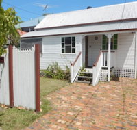 Charming Private 3-Bedroom Cottage By The Bay - Kingaroy Accommodation