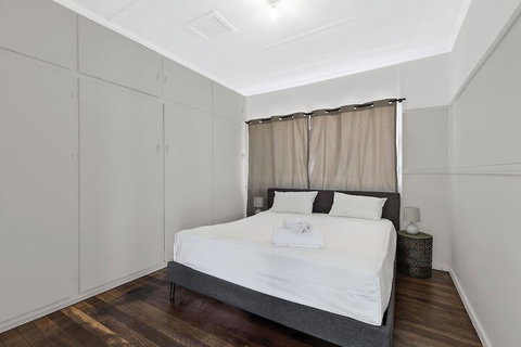 EJ Homes At The Entrance - Kingaroy Accommodation 3