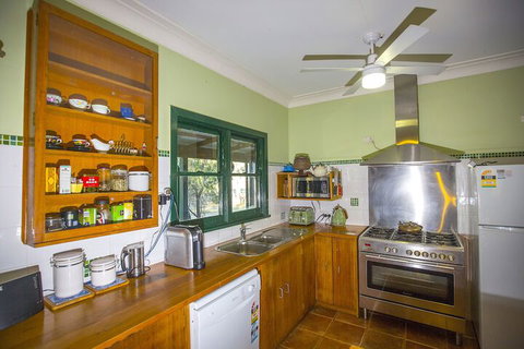 Red Tractor Retreat - Kingaroy Accommodation 2