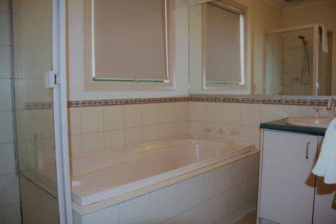 Mt Waverley Townhouses - Kingaroy Accommodation 5