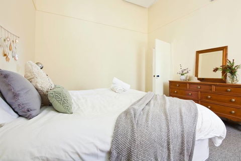 WB319 Chatswood Charmer Roomy 3 Bed Apartment - Kingaroy Accommodation 0