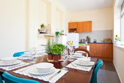 WB319 Chatswood Charmer Roomy 3 Bed Apartment - Kingaroy Accommodation 1