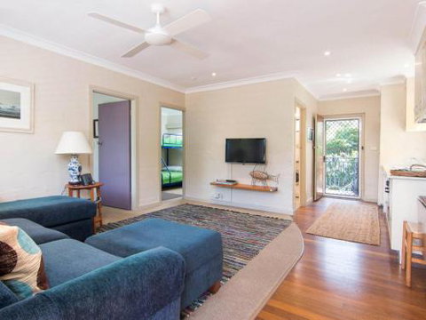 Middles Villa Manyana 02 - Kingaroy Accommodation 6