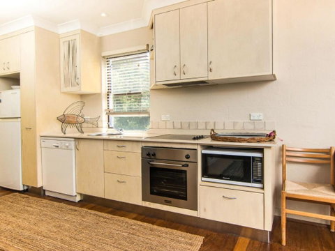 Middles Villa Manyana 02 - Kingaroy Accommodation 4