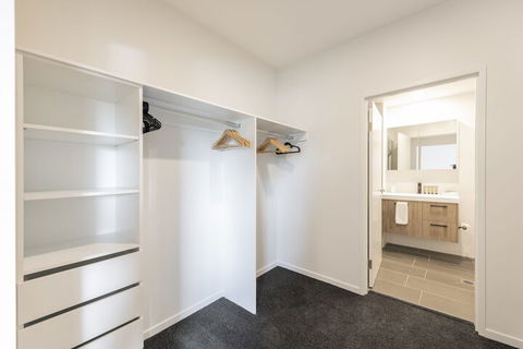 Astra Apartments Broadmeadow - Kingaroy Accommodation 4
