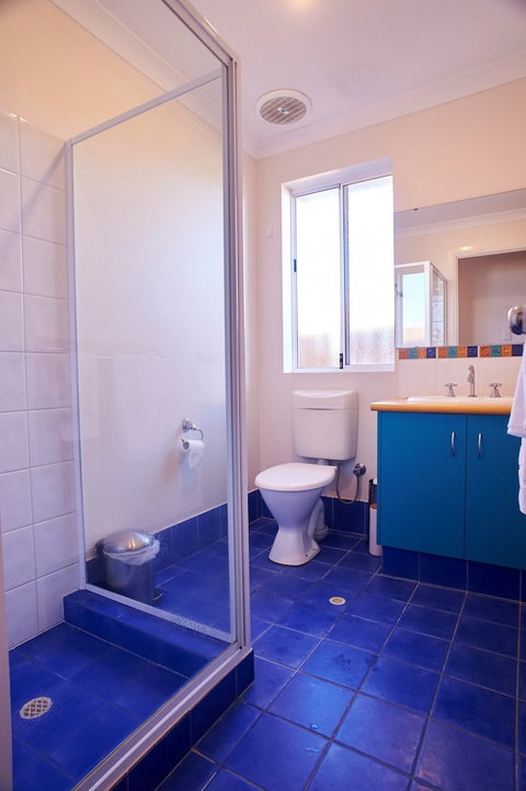 Golf And Beach Retreat - Kingaroy Accommodation 6