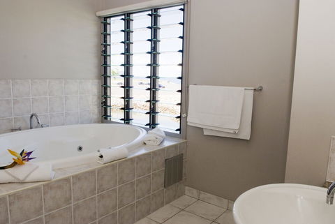 Magnetic Docks Townhouse 1 - Kingaroy Accommodation 1