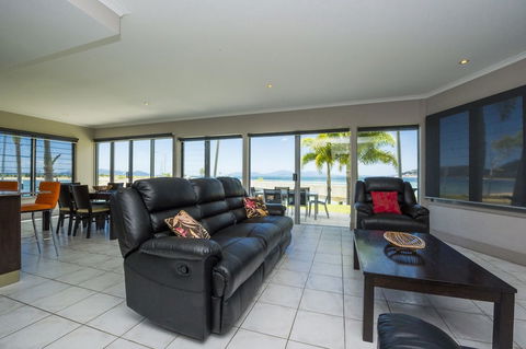 Magnetic Docks Townhouse 1 - Kingaroy Accommodation 2