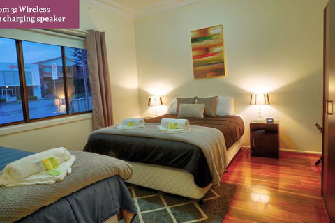 Wollongong Train Station Holiday House - Kingaroy Accommodation 6